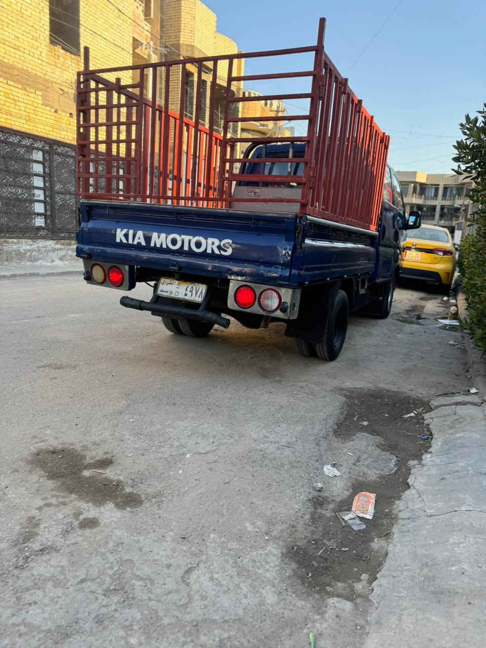 السلام عليكم
كيا دبل قمارة 
موديل 2007
مكينة 3000
رقم واسط اصفر تحويل ثاني يوم 
مكفولة مكينة وكير اكسل شواصي 
السيارة جاهزة بدون اي نقص 
السعر 84 وبيها مجال للشراي 
رقمي ***********
مكاني بغداد
