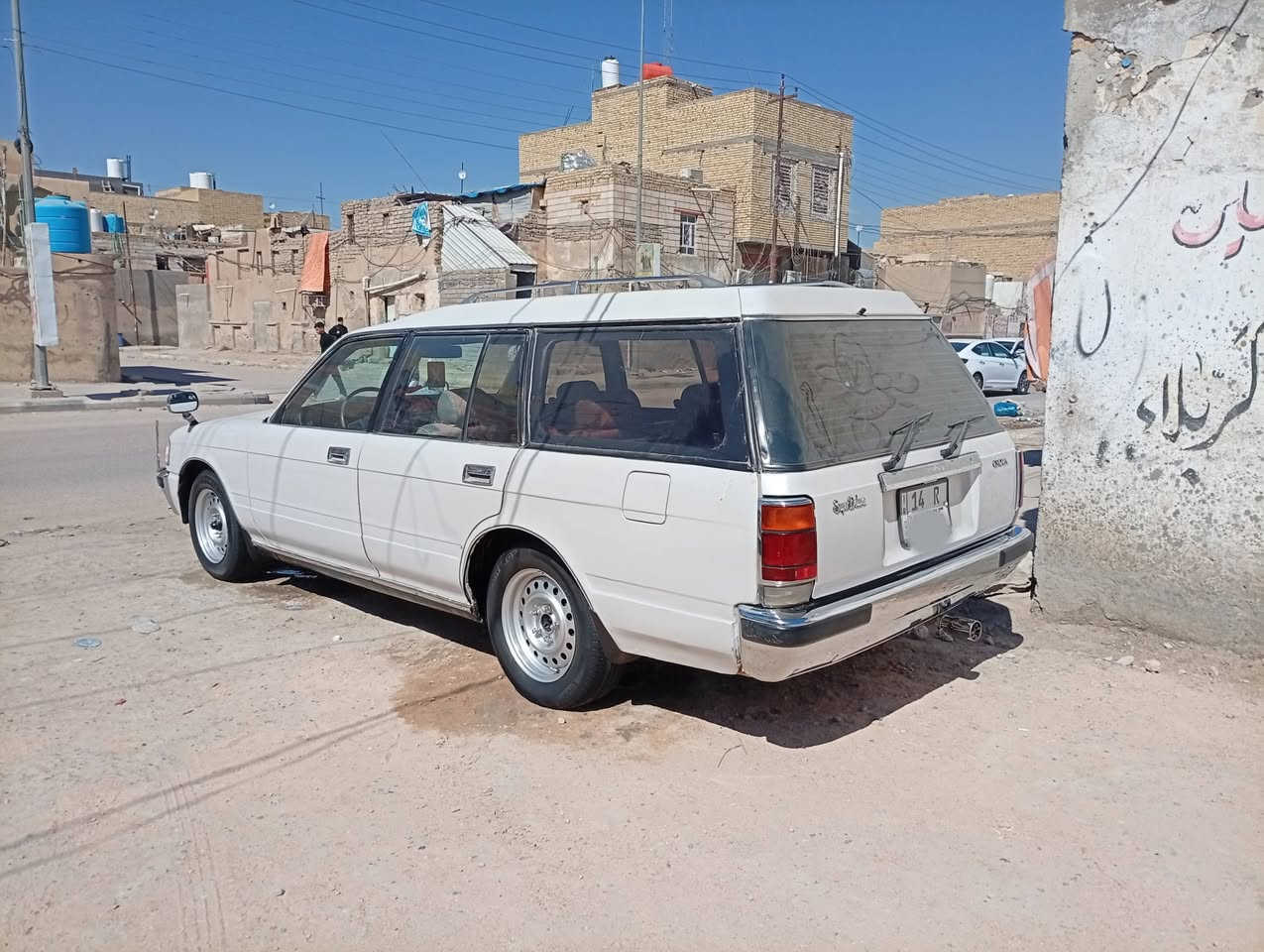 تفاصيل داخل الصور
