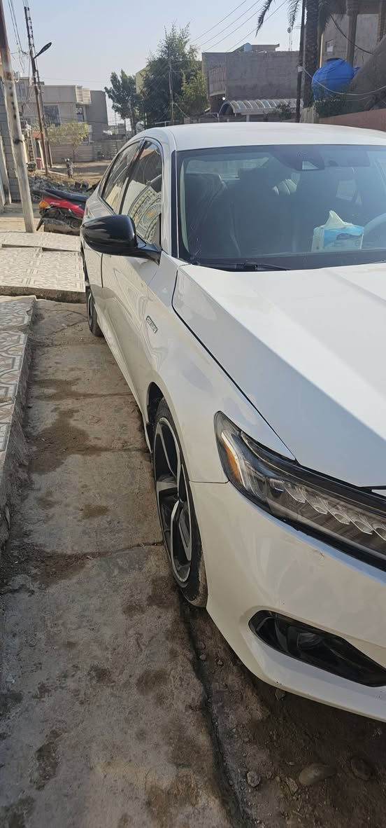 هوندا اكورد هايبرد سبورت موديل 2022 
حادثها بنيد امامي مبدل و خشم جامرلغ الأيمن مع ايرباك ستيرن
رقم بغداد  باسمي تحويل ثاني يوم
صور السيارة مع الحادث
المواصفات :
المحرك : 2.0 
كير بصمه 
مانع انزلاق 
شفتات ستيرن 
دخول الذكي 
شاشة ذكيه 
قيادة الذاتية
تشغيل عن بعد 
عداد الكتروني 
كرسي كهربائي 
أنوار نهارية LED
رادار مانع التصادم 
كاميرا خلفية بثلاث اوضاع
أنماط القياده المتعدده Ev,Eco, normal, Sport
سايد بريك بصمة 
نظام Apple car play
حساس ضغط الاطارات TPMS
 ويل 19 رياضي
مع مواصفات اضافيه مثل
أزرار التحكم من مقود رادارات + الهاتف + المسجل + الخيارات 
رادار حماية من التصادم في حاله وجود خطوره وعدم انتباه السائق
وتخفيف سرعة السيارة تلقائياً
مكاني 
ديالى بعقوبه حي المعلمين 
للاتصال او واتس اب 
*********** بعقوبة, ديالى
