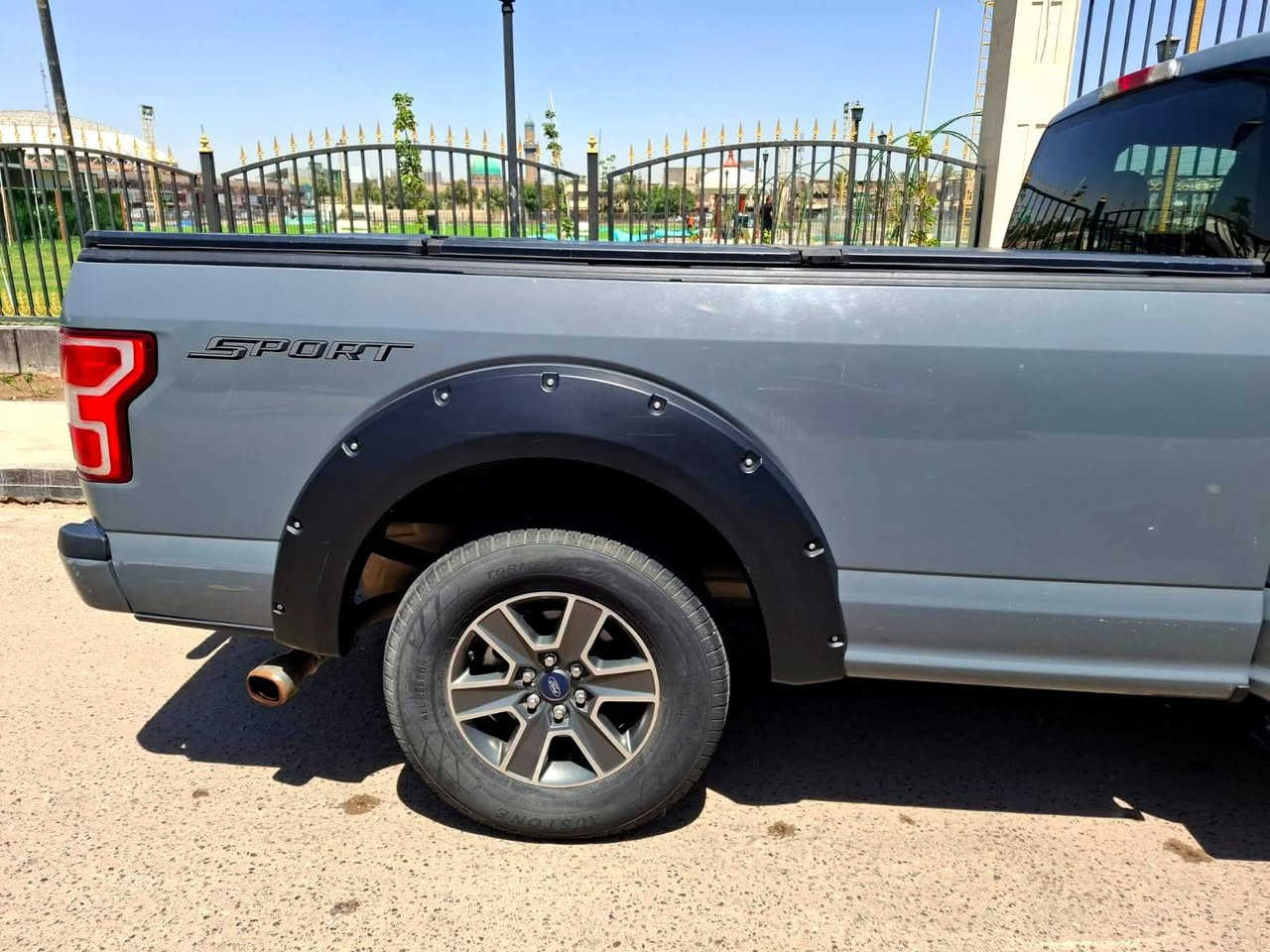 للبيع فورد F150 لون اسمنتي رقم بغداد باسمي ماشية ٢٩ الف  تك باب السيارة جديدة مشيها حالها حال الزيرو حادث كلش بسيط باللايت الايمن ومابيها صبغ بس بارد بخشم الجاملع الايمن مال حادث وبيها بارد خفيف بالبنيد وبالباب مال بدي الخلفي ... رقم الشاصي مرفع بالصور مع سنوية السيارة سعرها ١٥٥ ورقة ... مكانها بغداد حي الاعلام للاستفسار 009647733733771 ابو حسن والرقم بيه واتساب


**إذا كنت صاحب هذا الإعلان وتريد حذفه لأي سبب، رجاءا أرسل رسالة إلى الدعم الفني**