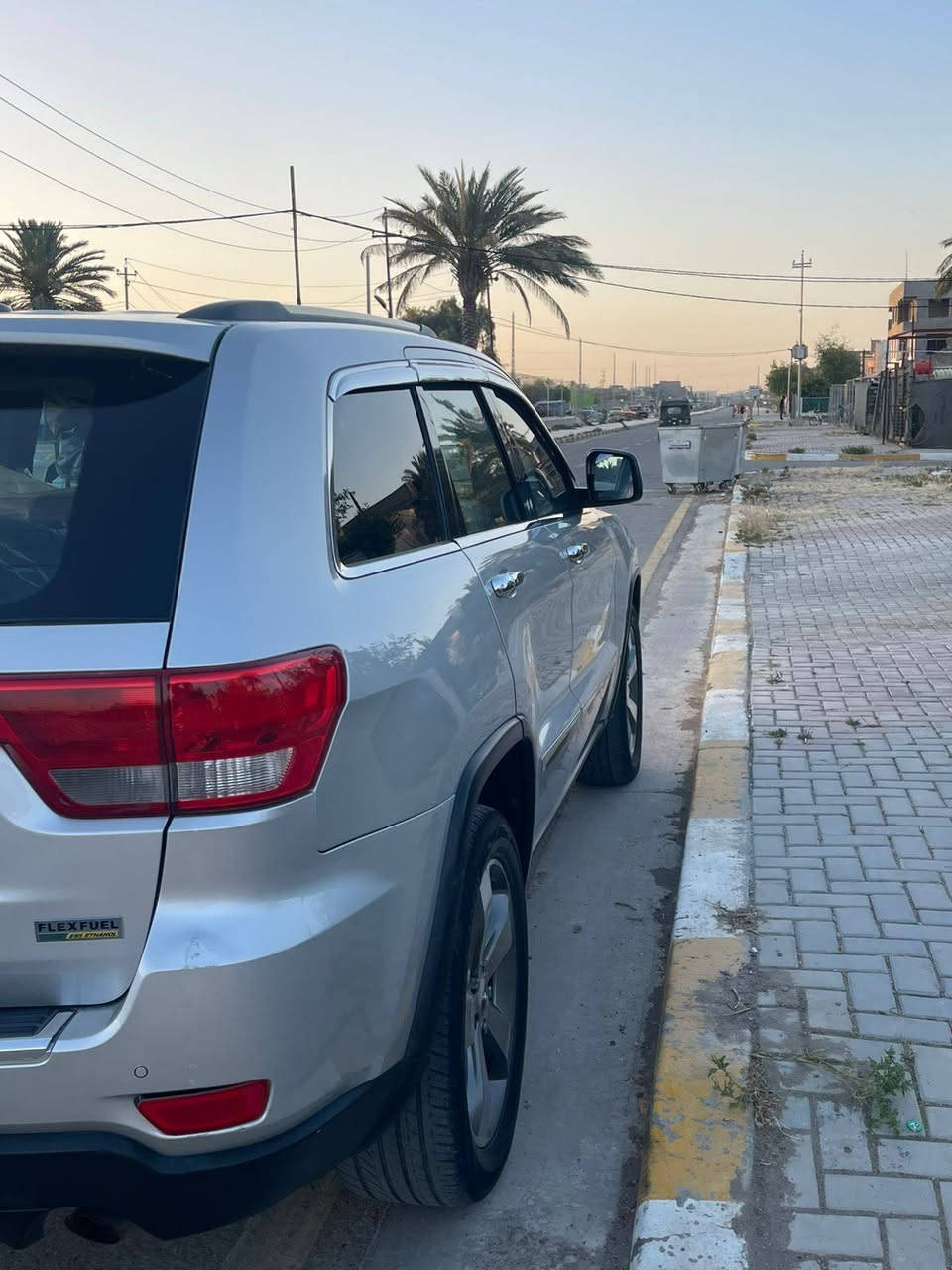 جيب كراند ٢٠١٣ اكلين للبيع بعقوبه سياره سعره ١٧٢ تواصل على الرقم ***********
