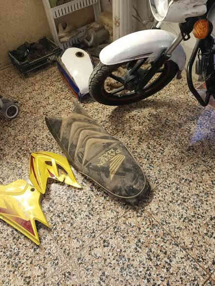 بااااندااا  كووووم حديد أتريد تأخذها كلها ماكو شكال أتريد تأخذ اغراض منها محتاجهن هم ماكو شكال *********** بدرا
