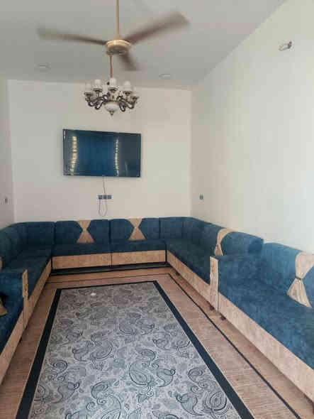 دار سكن للبيع الفداء شارع ابو لبنان بمقاطعه 22 تبليط خدمات كامله البيت 100 امامي طابقين الطابق الاول جاهز والطابق الثاني واصل للسقف البيت بناء جديد ب 2024 سعر البيت 117 مع المجال 
للاستفسار
***********
