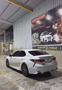 كامري 2021 الضرر جاملق وباب وبيها شويا بل جنطه  المكان بيجي السعر 175 ...