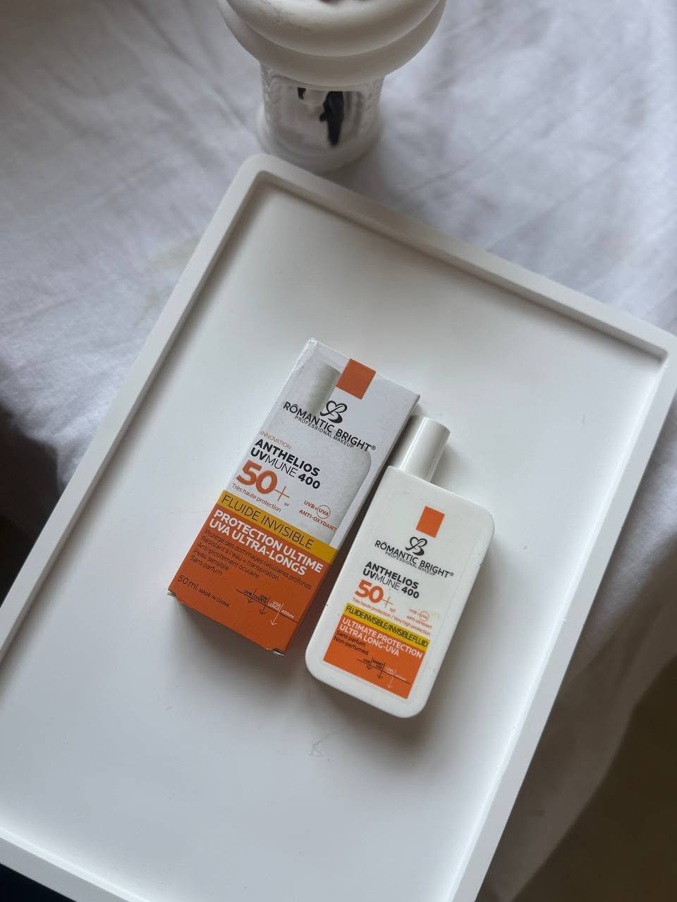 💛☀️  LA ROCHE-POSAY  ☀️💛
واقي شمس +SPF50 سائل (Anthelios Shake Fluid)
-مناسب لجميع أنواع البشرة يمكن تطبيقها حول منطقة العين
حماية عالية ضد أشعة UVA و UVB 
✔لا تسبب الحساسية
✔غير مرئي. مقاوم ضد الماء، الرمل، والعرق
✔مناسب لمرتدي العدسات الاصقة 
فعالية مثبتة  طبيا على البشرة الحساسة من الشمس 
لا يترك علامات بيضاء 💛
لا يترك البشرة بملمس دهني 💛
ذو ملمس خفيف على البشرة 
(منتج أصلي ماركة )
لاتفوتنه بنات جو حار🍓🫠🙂


**إذا كنت صاحب هذا الإعلان وتريد حذفه لأي سبب، رجاءا أرسل رسالة إلى الدعم الفني**