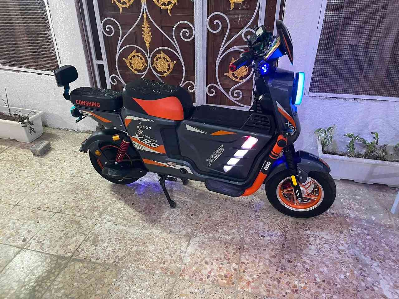 دراجه شحن نوع X900 جديده صار شهر من اخذتها كلشي شغال بيها دراجه بصمه 
سعرها 625 وبيها مجال عنواني البصره - الزبير 
***********
