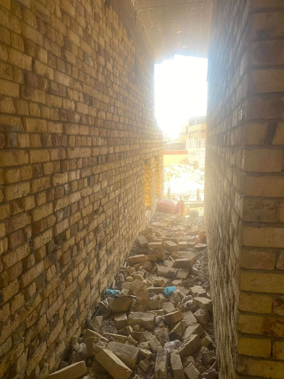 � هيكل للبيع – 90 متر زراعي ملك صرف عثماني 🏡

📍 الموقع: حي الثقافي
خلف مطعم مندي دار اليمن – فرع بيت رئيس الجامعة
(أو خلف مطعم حياوي، الطريقين نفس الموقع)

🔹 الهيكل طابقين
🔹 الواجهة: 5 متر وربع
🔹 البيع كامل أو على الوضع حسب الطلب

📌 تفاصيل الطابق الأول:
▪️ استقبال
▪️ صالة
▪️ منور
▪️ مطبخ
▪️ مجمع صحيات

📌 تفاصيل الطابق الثاني:
▪️ غرفتين نوم
▪️ صالة
▪️ مجمع صحيات

━━━━━━━━━━━━━━━━━━

📞 للاستفسار والمراجعة:
مكتب المحيط لبيع وشراء العقار – الديوانية
📍 الشارع الحولي – خلف جامعة القادسية – قرب غسل غريب الطوس

☎️ الاتصال:
***********
***********
