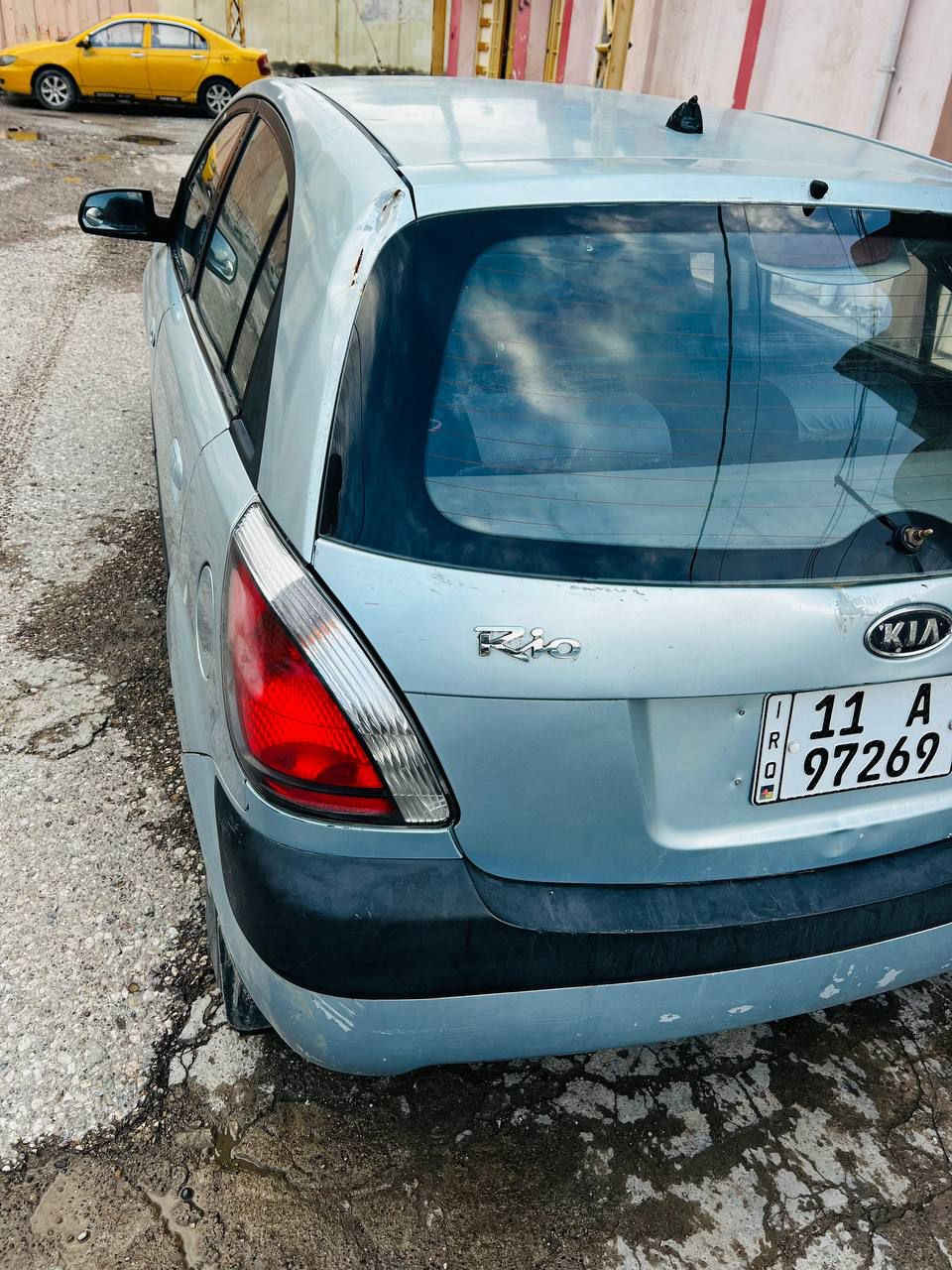كيا ريو 2006 خليجي 
مصبوغه عام بسبب الهزه 
بدون حادث  او دواخل جدد شرط
طخم كامل جديد شاده + مشط ستيرن
منضومه تبريد جديده 
منضومه البانزين نوزلات بلكات عبوه فيت بم كله جديد
شاشه كار بلي + تحكمات ستيرن
هزه جديده
رقم بغداد بسمي تتحول اي مكان
مكاني موصل 
*********** اتصال او واتساب
