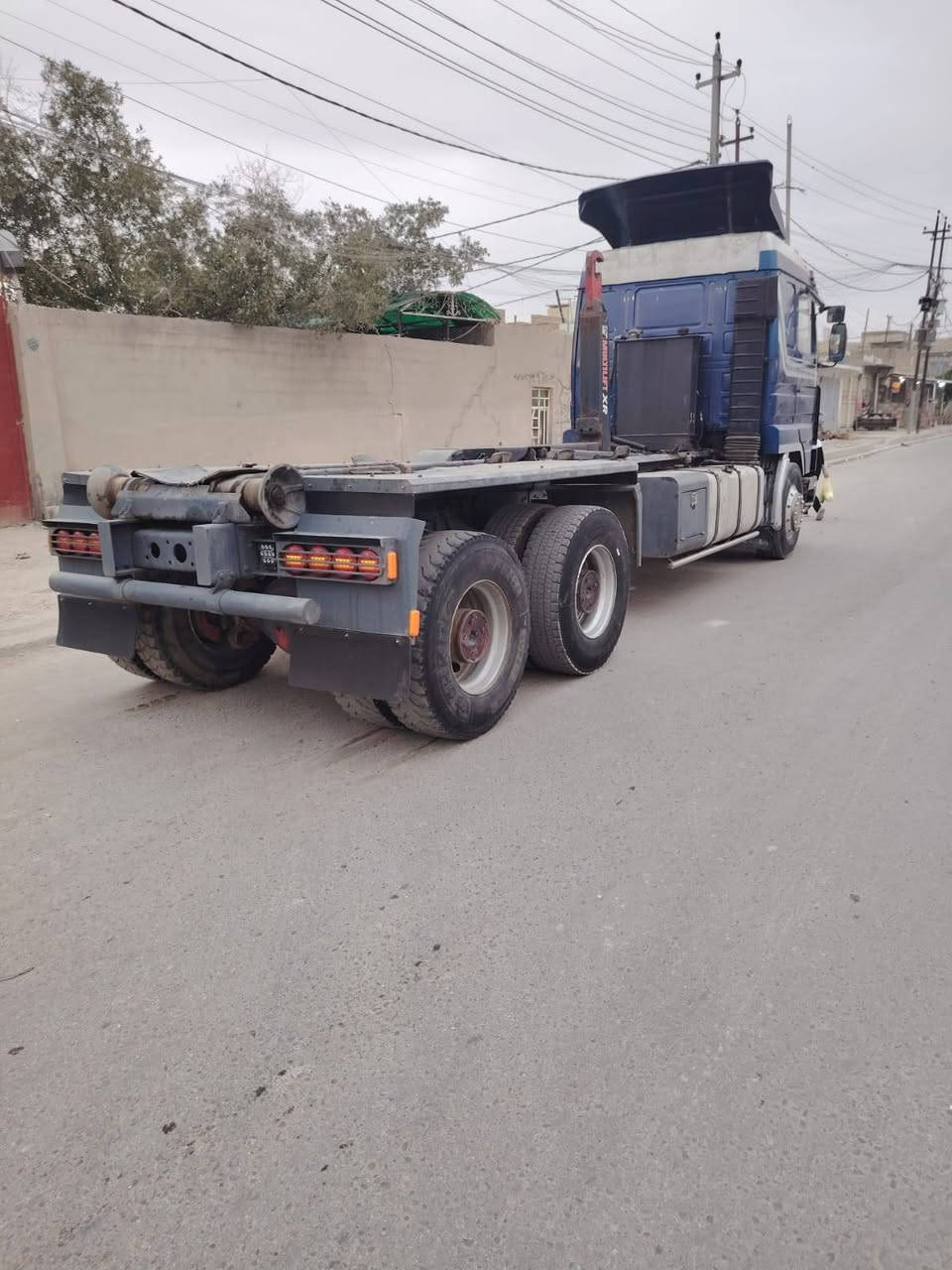 سكانيا مديل 1995محرك143 ستندر سوده حجم 500/0/16بم كهربائي كير 3×3 مجموعه باجر خفيفه 26/19 رقم انيار نكليزي مسجله كلابي  شقله مكبس الرصافه***********
