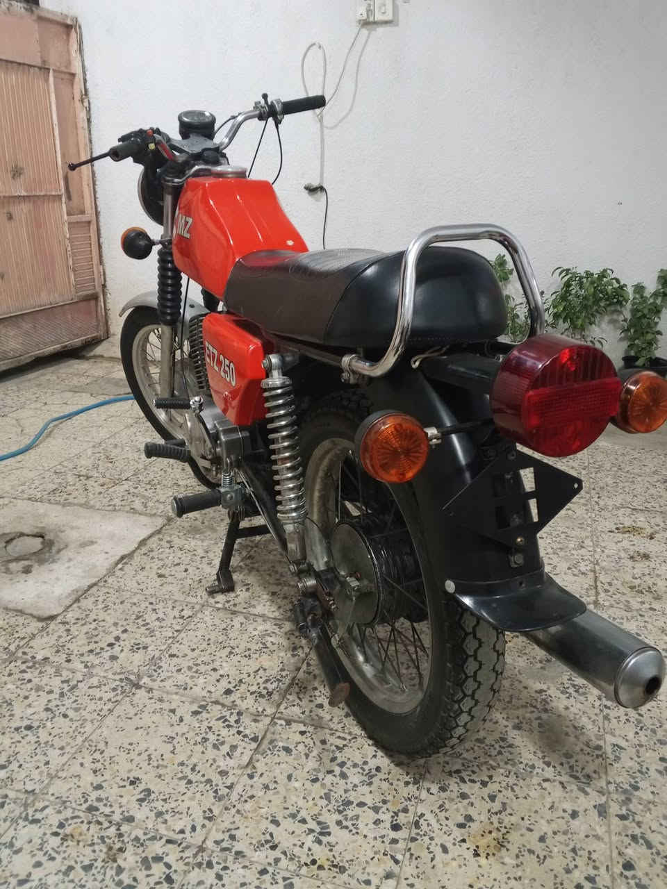 السلام عليكم من رخصت مدير الكروب 
دراجه 82 للبيع بدون ديالى 
الخالص ***********
