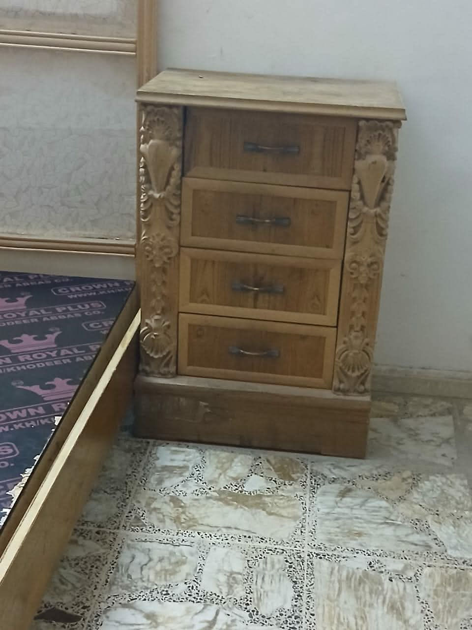 السلام عليكم
غرفة للبيع مال بيت زان حطاطة درجة اولى ضهر جرجوبة براغي ام الدنك بعدها ما مصبوغة  مشتراها تلت ملايين ورايدينها مليون ونص  الغرفة ضخمة بس التصوير ظالمها احلا من التصوير بهواي
العنوان بغداد


**إذا كنت صاحب هذا الإعلان وتريد حذفه لأي سبب، رجاءا أرسل رسالة إلى الدعم الفني**