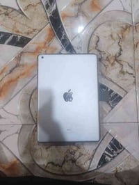 السلام عليك ايباد  9 ابل الجهاز جديد مكفول من كلشي الذاكره 64 ملحقاته ...