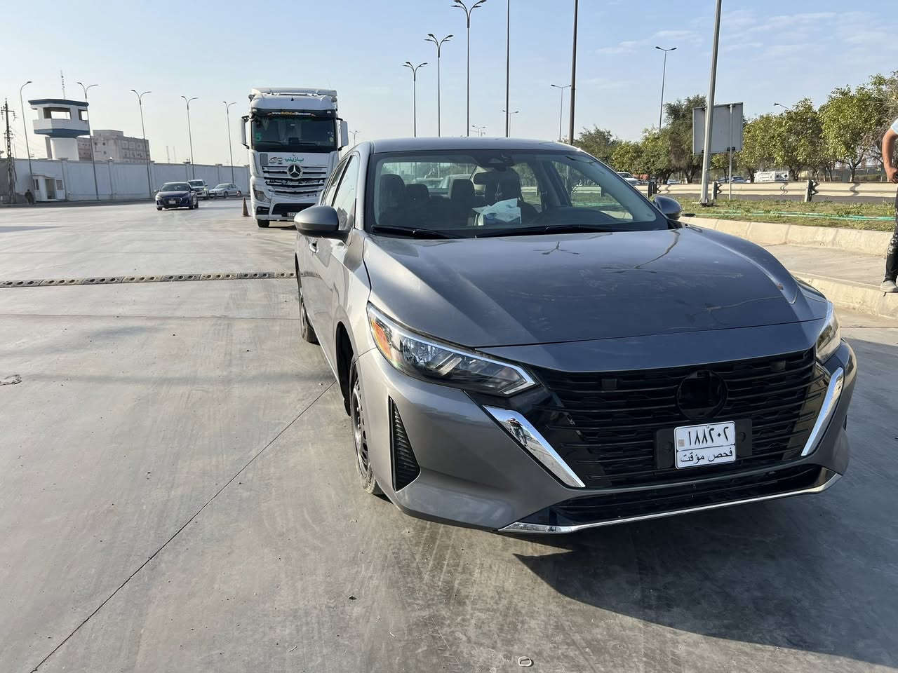 السلام عليكم 
نيسان سنترا 2025
دخول جديد 
مواصفات sv/رادار 
حساسات/بصمة تشغيل 
نضام ايكو مثبت سرعة 
حجم المكينة 2000
بيها صبغ بجم بدون شواصي 
صور الحادث موضحة بالصور 
العنوان/بغداد الكرادة 
للاستفسار/***********
