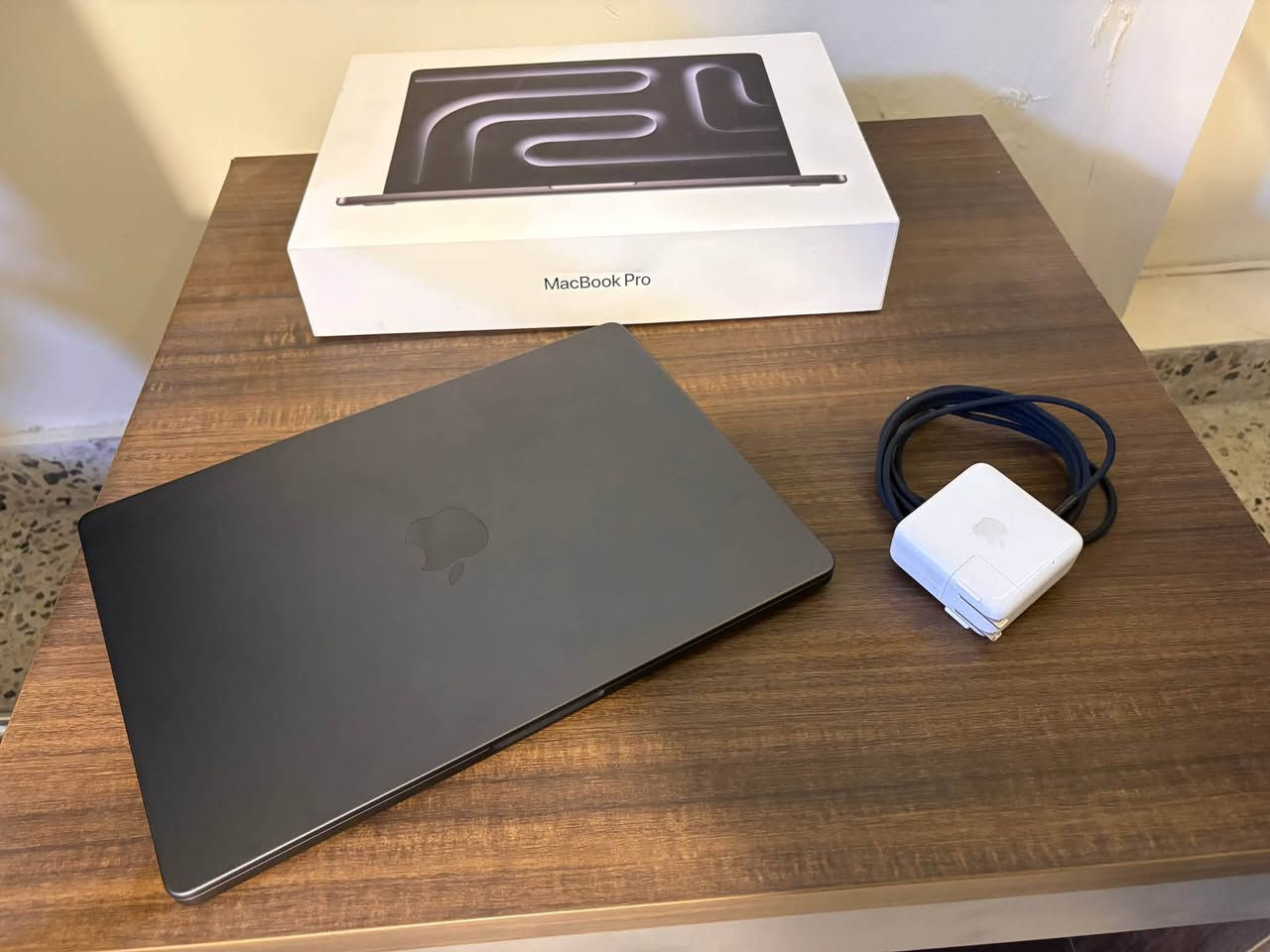 M4 chip 14-inch MacBook pro
-وارد امريكي هو و باكيته و الشاحنه الاصليه
-جديد بس تم فتح الباكيت
-السعر مليونين و ثمنميه دينار عراقي

-للاستفسار و الشراء المراسله على الخاص


**إذا كنت صاحب هذا الإعلان وتريد حذفه لأي سبب، رجاءا أرسل رسالة إلى الدعم الفني**