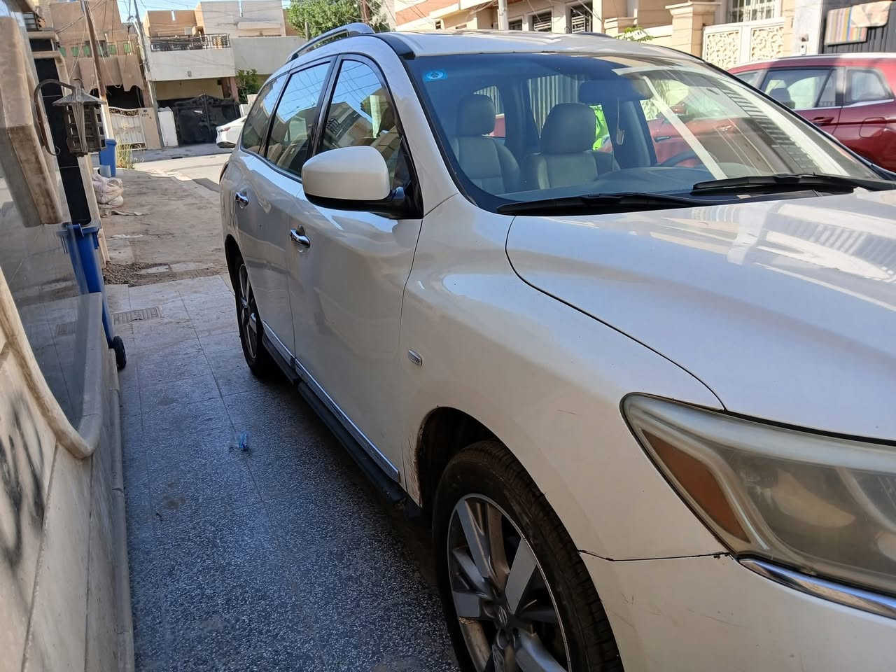 نيسان بافندر ٢٠١٣ خليجيه فول ١/١ بيها بس باب السايق صبغ
السياره كامله مابيها اي نقص والسياره باسمي رايدها ب 125 ورقه مكاني بغداد السيديه

***********
