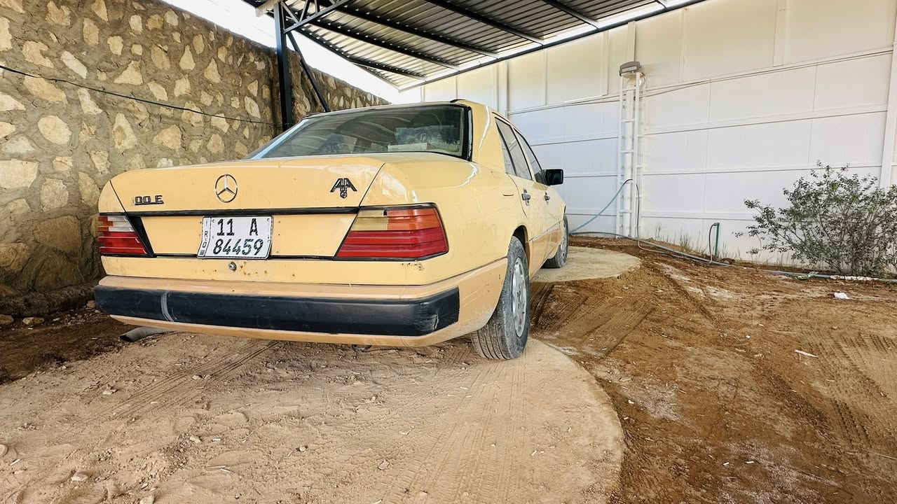 سلام عليكم مارسدس دب موديل 1990 محرك وكير بطة 2500 السعر 55 وبيهة مجال ***********
