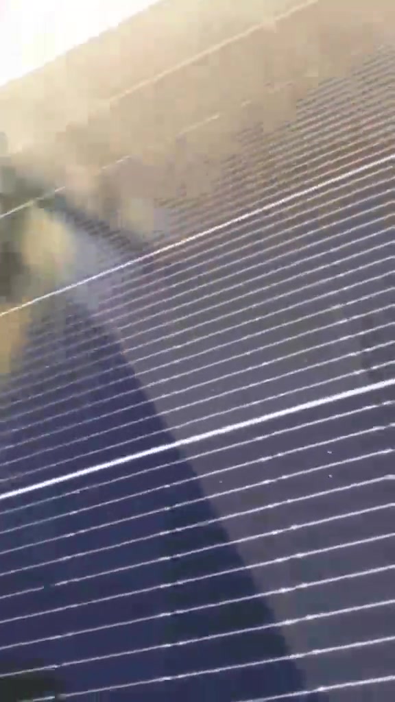 ⚡ لوح Longi Neon 3 بقدرة 650W ⚡
الجيل الجديد من ألواح Longi الشمسية، يجمع بين الأداء العالي والتقنية المتقدمة ليمنحك أفضل إنتاجية للطاقة.
🔹 القدرة: 650 واط
🔹 التقنية: Neon 3 الحديثة
🔹 كفاءة عالية في تحويل الطاقة الشمسية
🔹 أداء ممتاز حتى في الإضاءة المنخفضة
🔹 عمر افتراضي طويل وضمان موثوق
🔹 مناسب للمشاريع السكنية والتجارية والصناعية
✅ استثمارك الأمثل لمستقبل الطاقة المتجددة
✅ توفير في فاتورة الكهرباء على المدى الطويل
📩 للاستفسار والطلب: تواصل معنا
***********

 #الطاقةالشمسية  #لونجي #Longi #ألواح_شمسية #طاقة_متجددة #Neon3 #توفير-الطاقة
