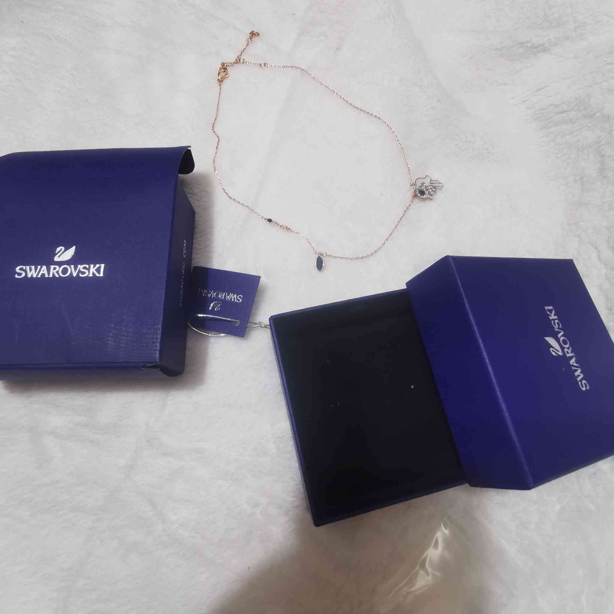 هذا المنتج عبارة عن قلادة وقلادة سواروفسكي (Swarovski) بتصميمات كريستالية أنيقة  سعره مع توصيل ٤٠ الف


**إذا كنت صاحب هذا الإعلان وتريد حذفه لأي سبب، رجاءا أرسل رسالة إلى الدعم الفني**