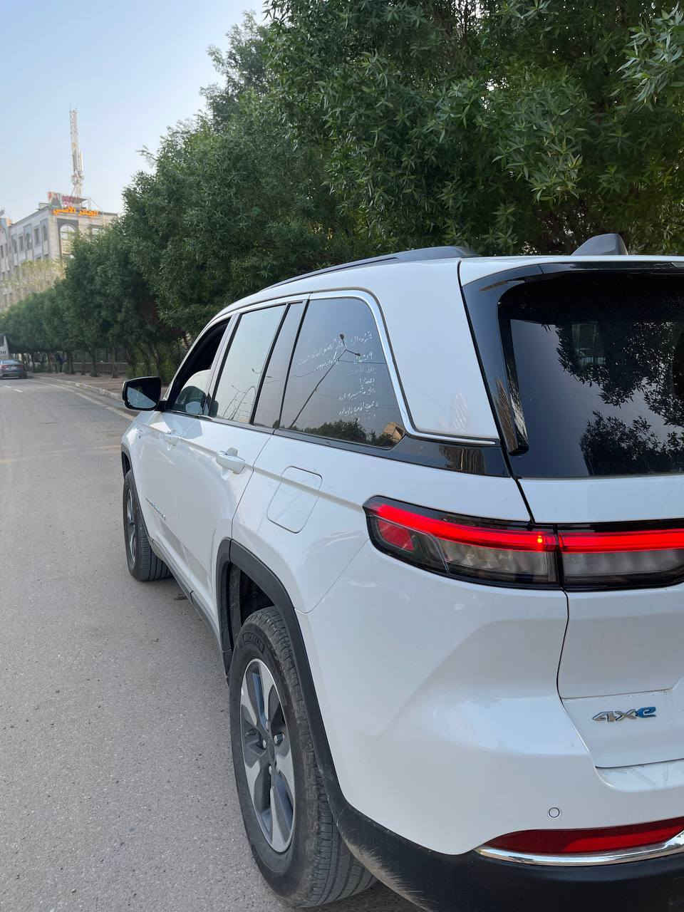 📌 جيب كراند شيروكي ( 4xe هايبرد )
Jeep Grand cherokee 4xe 2024

بلك ان  تمشي تقريبا (50 )كيلوا 💯 
السيارة جديدة واحلى من صور بعد 

محرك : 2000 تيربو 
ماشية : ٣٧ الف
ضررها بسيط : قطعه مبدل نفس لون

(ايرباك سليم) ✅

المواصفات :
 
لمتدد  

١- بانوراما 

٢- بصمة تشغيل وابواب وتشغيل عن بعد

٣- صندوق كهرباء 

٤- مقاعد جلد + كهرباء + خزن ميموري

٥- تدفئة سترين + مقاعد

٦- خمسة راكب 

٧- رادار 360 درجة 

٨- تحديد مسار 

٩- حساسات خلفية 

١٠- تبريد قطعتين 

١١- خمس انضمة قيادة 

١٢- دفع رباعي. 

١٣- كير موس 

١٤- هاند بريك بصمه 

١٥- شفتات ستيرن 

١٦- لايتات لد 

١٧- هيترات في الكشن 

١٨- كيبل شحن اصلي مع السيارة 

١٩- ستيرن كهرباء +فول تحكمات 

٢٠- سستم صوت و دمام خلفي 

السعر : 355$

مكان السيارة بغداد 

رقم الهاتف : ***********
