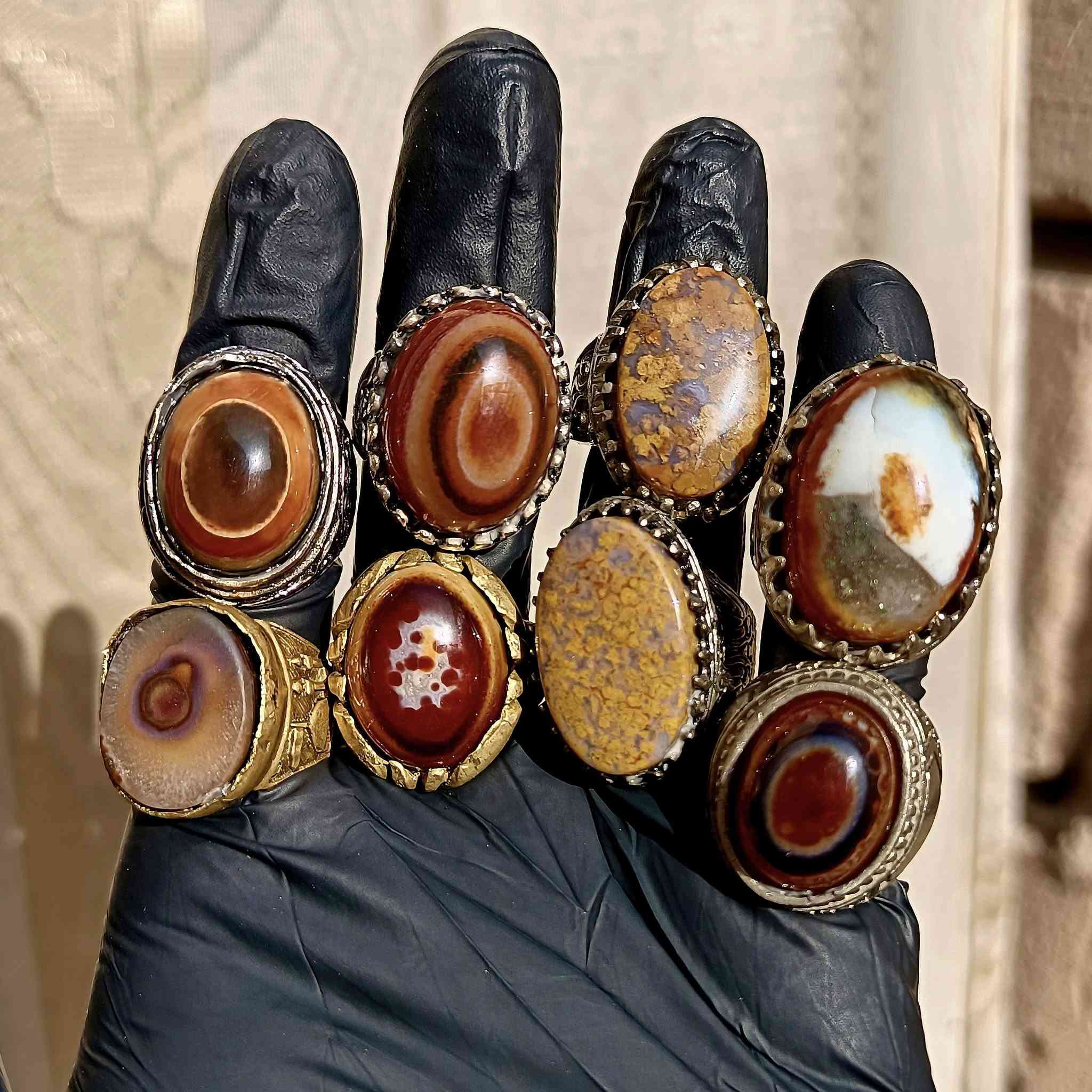 اللهم صل على محمد و ال محمد
خواتم تيتانيوم بأحجار طبيعية ومصورة نادرة 
سعر الخاتم (10) الاف التوصيل ( 5 ) لجميع المحافظات
للتواصل واتساب (***********)
