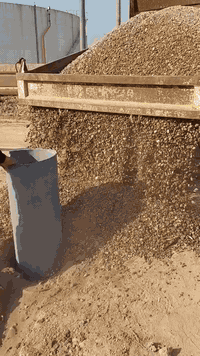 طريقة سكب مادة الحصى في دائرة البئر قطرها 15سم مما يجعل فلترة لمياه البئر.
شركة متخصصة بالأعمال الحفريات التي تختص بحفر الآبار المائية والأرتوازية والمقاولات العامة المحدودة في العراق.
1. حفر الآبار المائية والارتوازية
2. حفر الإفقي المخفي HDD
3. كشف المياه الجوفية بأحدث الاجهزة
4.تجهيز مواد الخاصة بالحفر
للتواصل معنا يرجى :-
1) 💻 مراسلة إدارة الصفحة •
2) 📞 الأتصال بنا عبر الارقام التالية:- 《***********》بأدارة: استاذ احمد ●》***********》 #العراق #صلاح_الدين #بغداد #سامراء #كربلاء #ديوانية #حلة #نجف #المثنى #نينوى #المزارعين #الفلاحين #الزراعة
