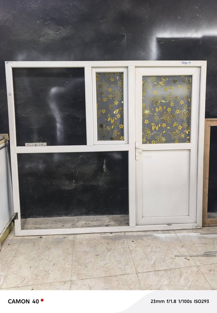 للبيع كلشي وسعره قياسات شبيج طول 190 عرض 226 شباج+ وباب طول 200 عرض 226 باب طول 186 عرض  192  شباج عرض 113 طول 182        ***********
