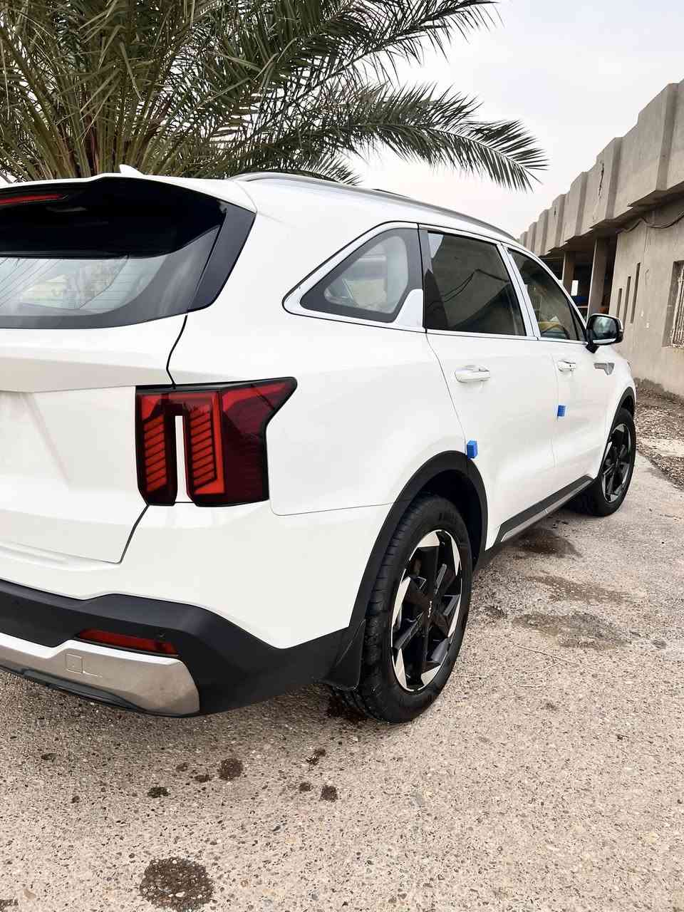 تحية طيبة 🌹🌹
للبيع كيا سورنتو خليجي ضمان الدولية 
موديل 2024 
ماشيه 18 حقيقي سبير منازل اطارات الشركة جواها وبعدهن جدد لوك 
السيارة مكفوله كفاله عامه من كل النواحي 
حتا الفابلون ولزكات الشركة بيها 
المواصفات 
بانوراما بصمة تشغيل +بصمة أبواب صندوق كهرباء 
سبعة راكب ثلاث قطع تبريد محرك v6
كير ماوس 8 سرعات شفتات ستيرن 
كراسي كهرباء تبريد بيانو منفصل 
شاشة دجتل اريل نفكيشن جي بي إس
واير شاحن ليس كامره خلفيه دواره 
حساسات امامي خلفي بردات أبواب 
وبعد بيها مواصفات 
رقم بغداد باسمي شخصياً تحويل مباشر 
سعرها مناسب عند التصال مكاني بغداد ابو غريب 
هاتف *********** 

واتساب 👈‭0786 735 4669‬
