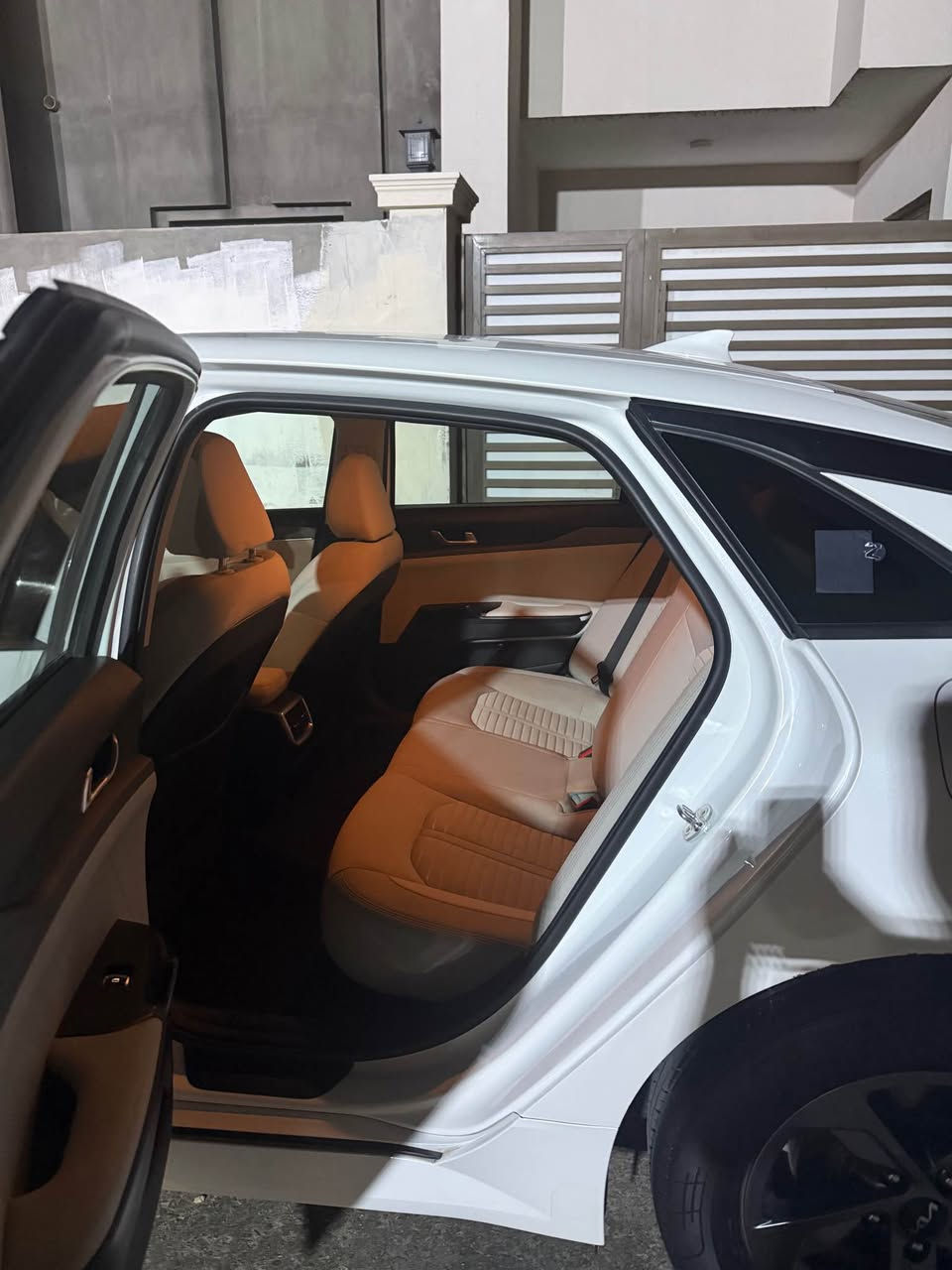 للبيع k4 خليجي موديل 2024 ماشيه50 الف رقم اربيل بأسم شركه ميران عدهم فرع بالبصره
ماخذه زيرو السياره بأسمي الوكاله.
مواصفات حساسات شاشه كبيره. بصمتين. صندوق يفتح من تتقرب يمه. تشغيل السياره عن بعد.
كشن كهرباء .مكينه 2500 .
باقي مواصفات عاديه 
كفاله من كلشي
عدا بيها بارد بالجاملغ الخلفي موجود بالصوره
العنوان البصره 
مجمع جذع النخله قرب المدينه الرياضية
السعر والتفاصيل اكثر 
عالرقم فقط
غير متواجد بالنت

+964 780 374 5098 Singapore


**إذا كنت صاحب هذا الإعلان وتريد حذفه لأي سبب، رجاءا أرسل رسالة إلى الدعم الفني**