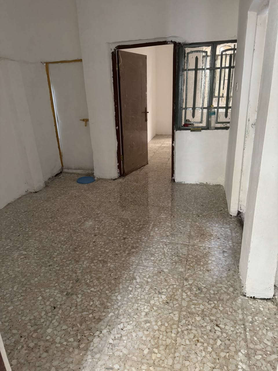 السلام عليكم
بيت 104م للايجار مباشر من صاحب الدار ،(***********)حي المهندسين قرب مطعم الخيمة شارع طريق الجنة 350 شهرين مقدمة مع الماء والكهرباء
غرفه 5:30*4:30 ،صاله واستقبال 3*3
مطبخ تخاريج مناور2 +طرمة،يوجد سخان
اخواني الدلالين والمندوبين اعتذر منكم
فقط سمير،(البيت بلادلاليه مباشر من صاحبه)
