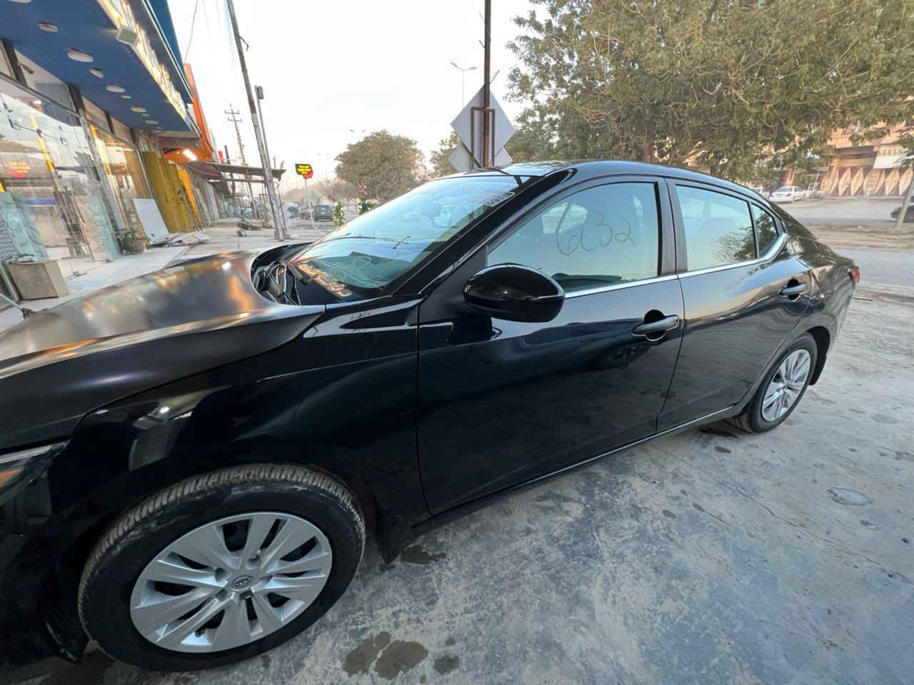 نسان سنتره ٢٠٢٤ لون اسود قطعه واحدة ***********
