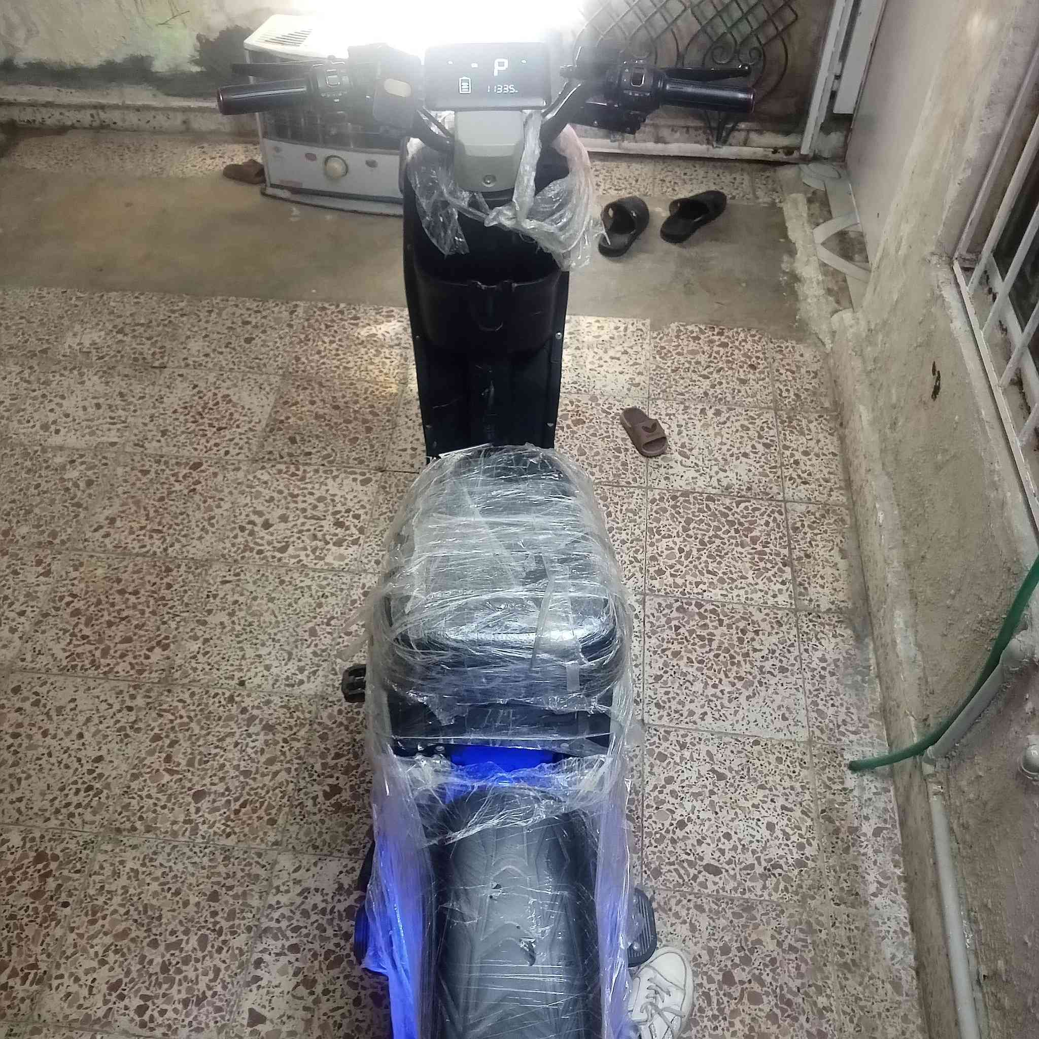 السلام عليكم ورحمة دراجه شحن  R9للبيع كلشي شغال ويا شاحنه
السعر 450 وبي مجال
***********
