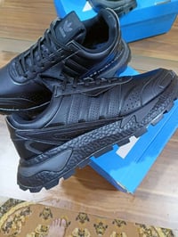 أديداس • جلد أسود • قياس ٤٣