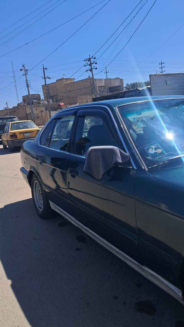 سلام عليكم
بيئم ٥٢٠ اصل بيته وسنويه كير عادي مكينه مسكر 
سياره جاهزه منضومت تبريد جديد
تخم تاير تخم حداديه كلهن جدد
مديل 93 
مكان ميسان العماره ارقم ***********
