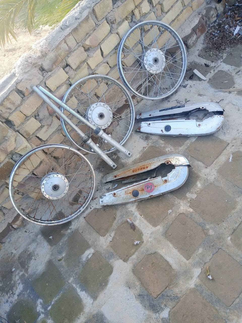 سلام عليكم اغراض مستعمله للبيع مكان حله سعر كلهن 40 مجال 
***********
