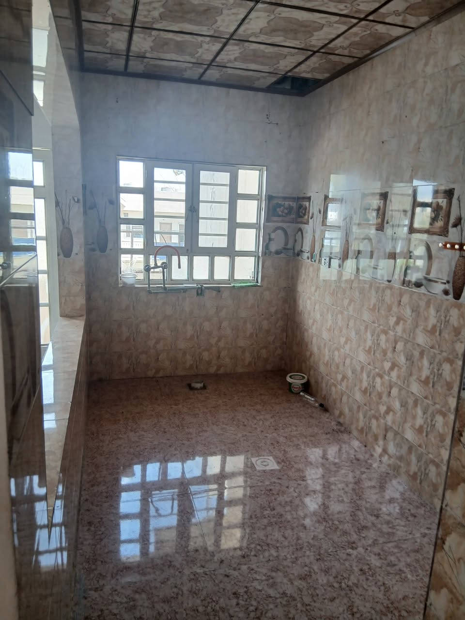شقه للايجار باب مستقل في الموصل حي الحدباء  استقبال هول غرفه نوم مطبخ صحيات سطح 
*********** ابو سيف 
*********** ابو احمد 
*********** ابو احمد 
عقارات اليمامة حي السكر قرب مستشفى الخنساء 
نستقبل جميع العروض
