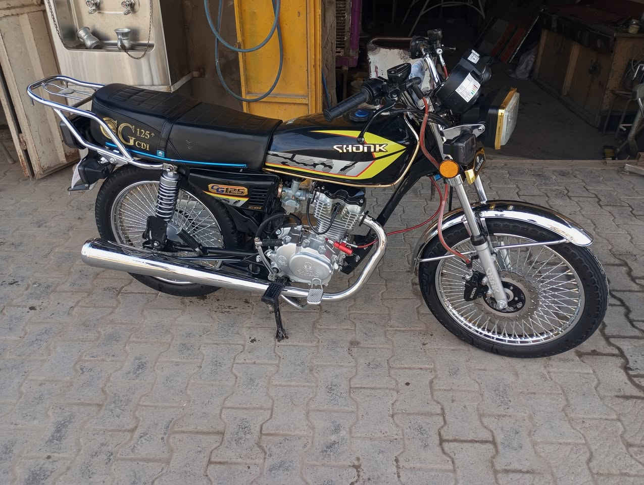 سلام عليكم شباب دراجه تايكر موديل 25 دراجه جديده صار لها شهر من طالعه. ماناقصها برغي كهربائيات كلها شغاله  مكان حله شاوي  اليريدها. بيه خير ويدلل 725 وبيها مجال قليل هذا رقمي ***********
