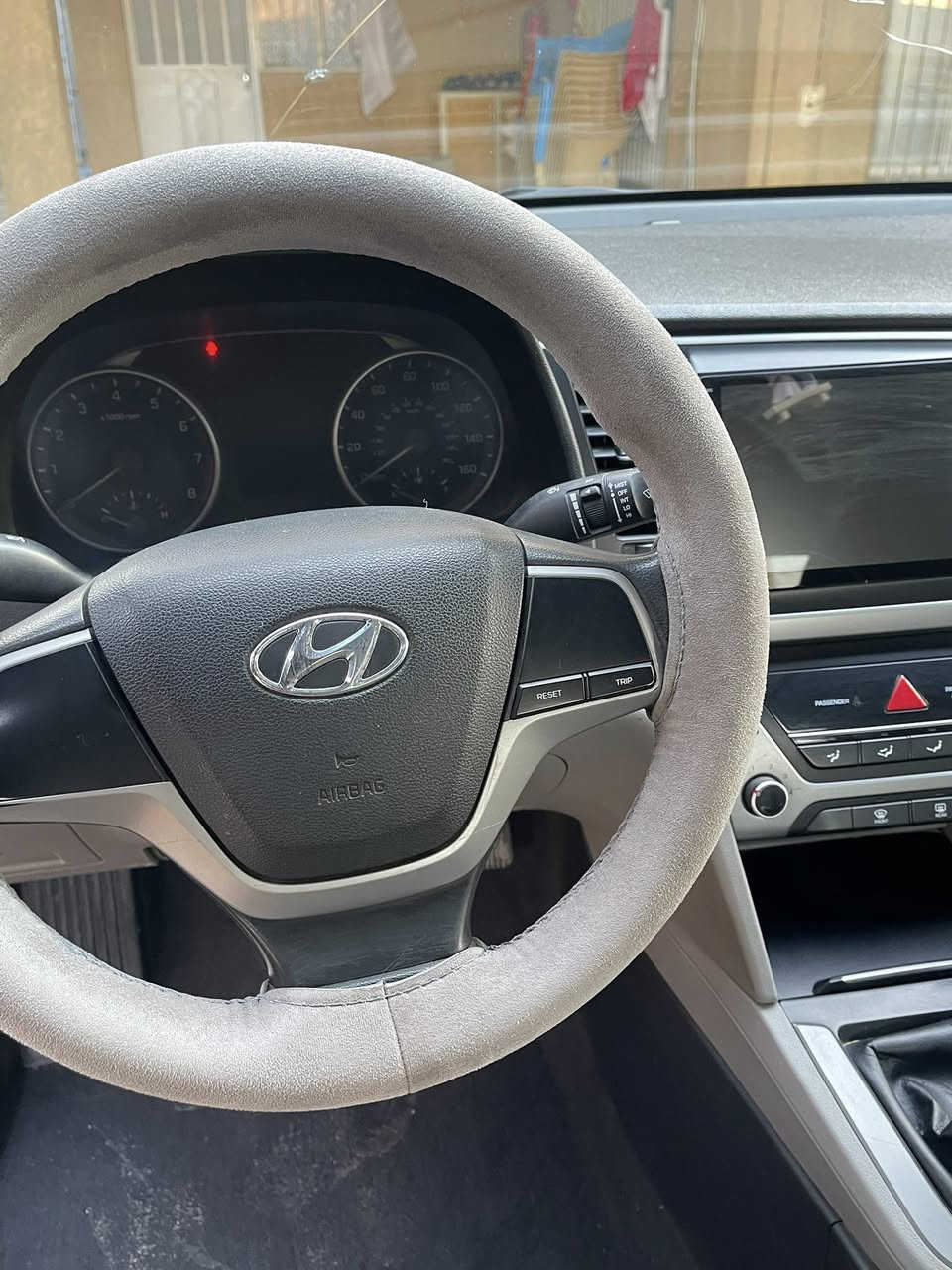 السلام عليكم النترا للبيع موديل 2017 كير عادي 6 نمر رقم بغداد صور السونار موجود بلمنشور السعر 100 وبيها مجال *********** مكان السيارة الصويرة
