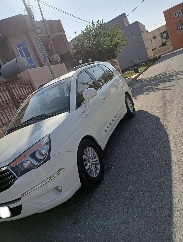 سانگیونگ ستاڤیک 2016 دەعم و سبوغی هیچ نیە سەیارەکە لە سفریەوە یەک دەستە تەنها 107  هەزار روشتوە رەقەم و سەنەوی نوێ یە سەیارەکە 3 وەرەقەش غەرامەی لەسەرە سعر 115$ و مەجال 
***********
