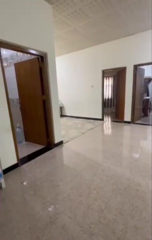 سلام عليكم شقه للايجار ابو الخصيب الطريق الداخلي قرب جامع الشهيد طه
طابق الاول مطله على شارع 
تحتوي على :: غرفتين وصاله ومطبخ وحمام وتواليت منفصلان ومنور وسطح معزول درج مشترك 
كيزر جديد وماطور وكامله من جميع النواحي 
مطلوبه عائله يفضل أن تكون قليله العدد 

***********
***********
