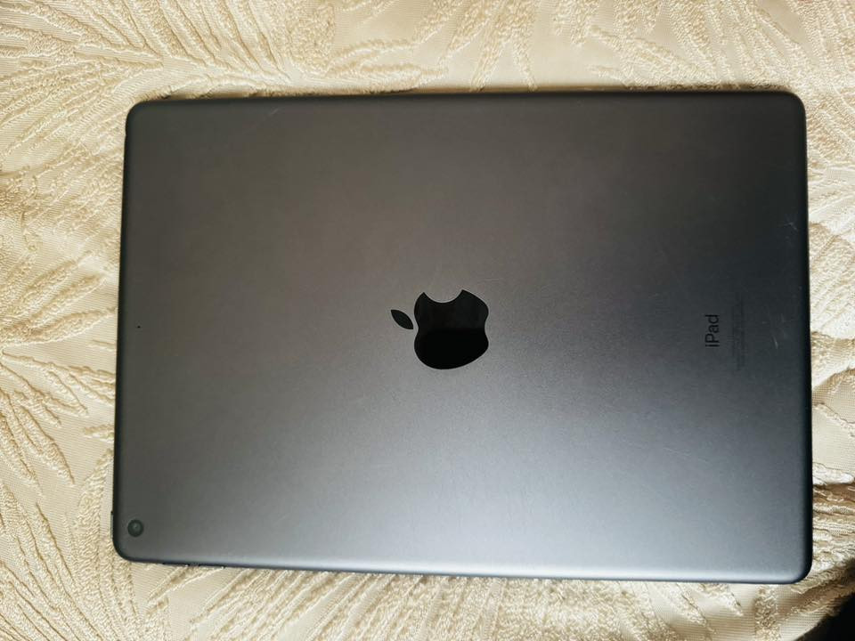 ايباد 9 ذاكره 256 كامل ملحقاته مامبدل بي اي شي ولا مفتوح ونضيف ماعدا هاي الضربه بالشاشه وممأثره عليه ومابي اي لاگ ولا تشكيل باللمس للبيع او مراوس ب انفنكس باد GT 
***********
للاستفسار واتساب او اتصال
