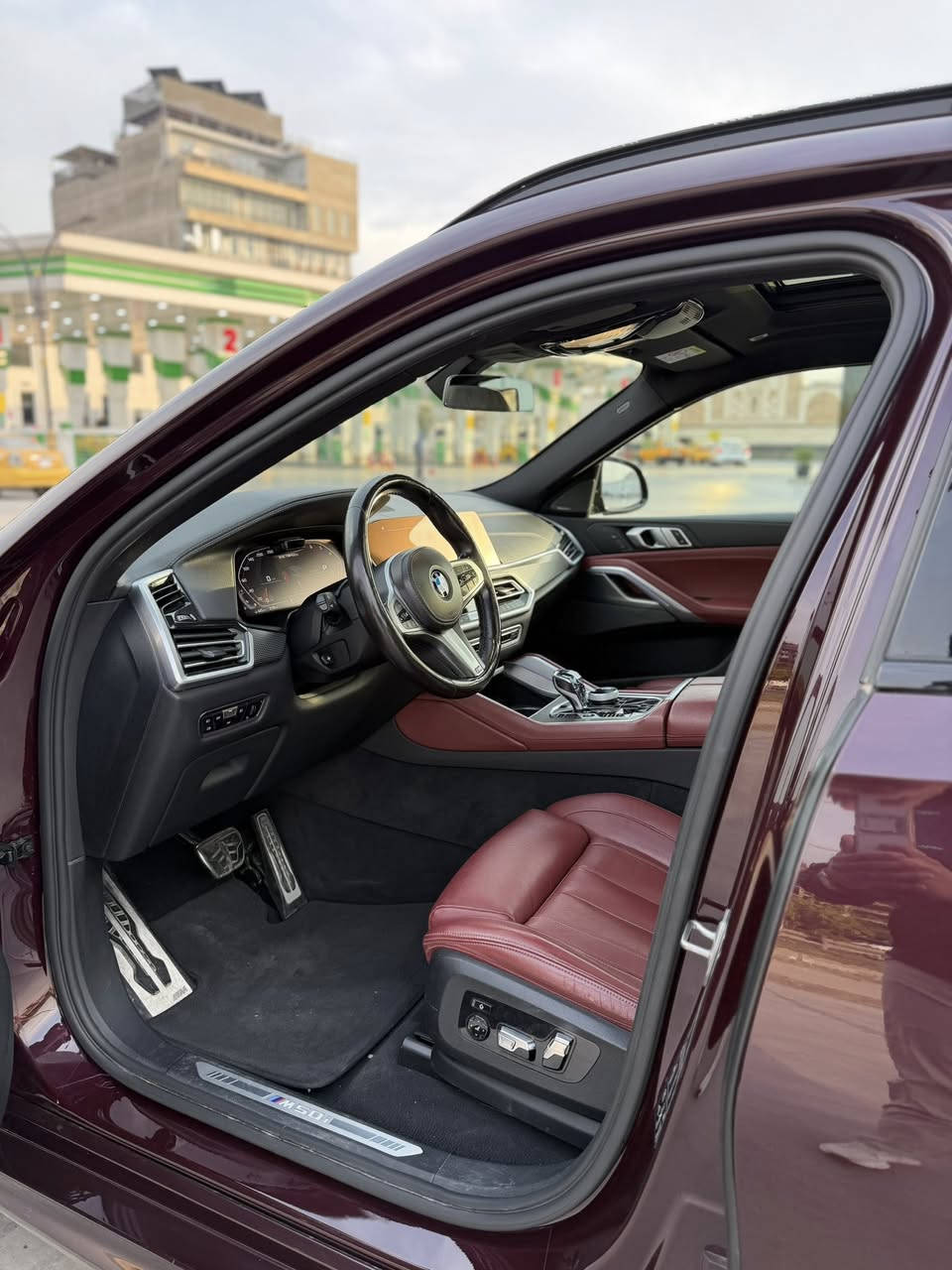 BMW X6 M competition 8سلندر 🚀 🚀
٢٠٢١ موديل 
المواصفات : فول للاخير مواصافات M معروفه 
بوب شفط وانت صاعد
مغلفهbbf 
وكاله العروش جديده جدا
السعر 68 الف $ بيها مجال شي بسيط 
التواصل ***********
