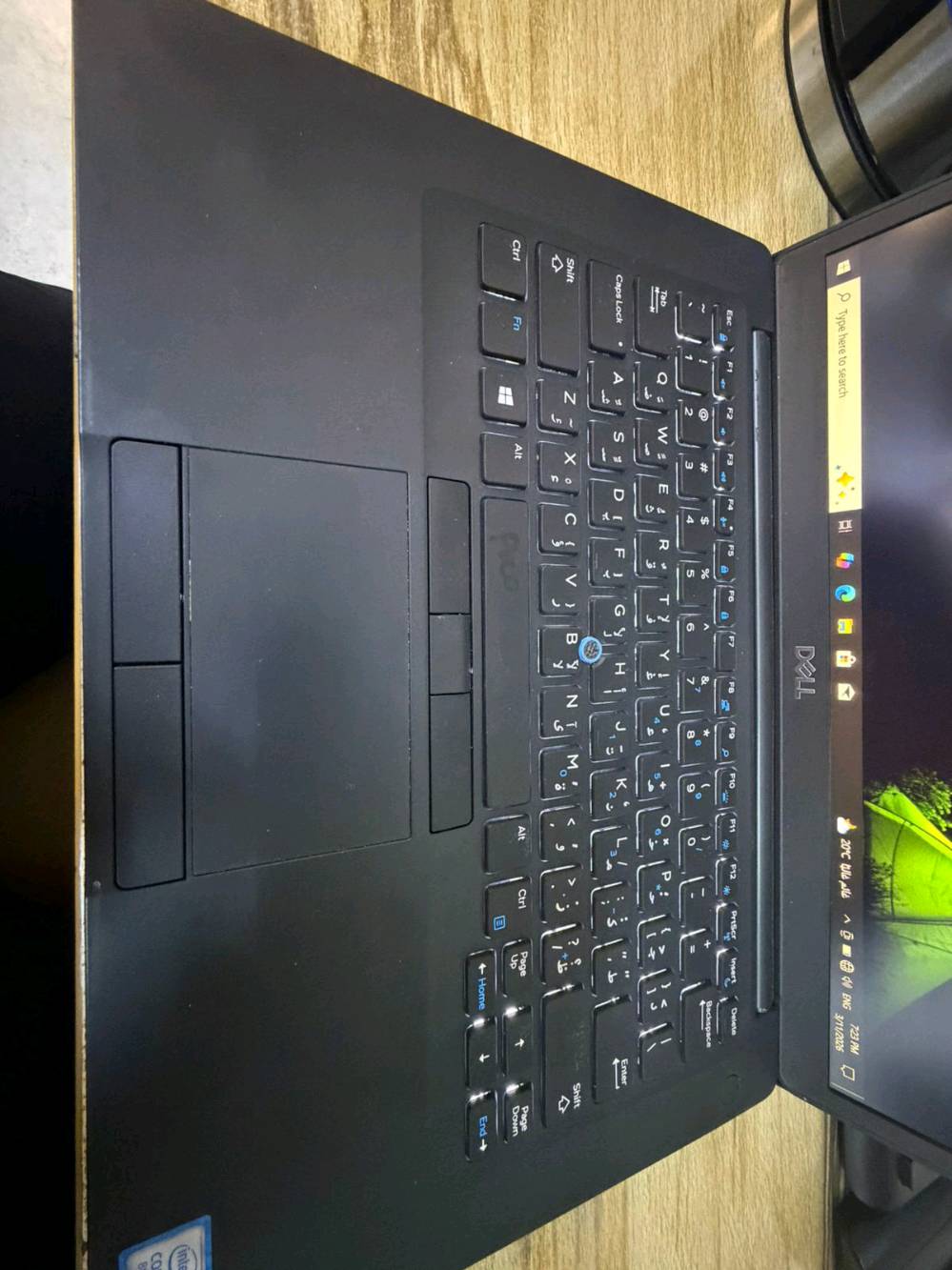 لابتوب dell 
مواصفات كور اي 7 هارد 256 ssd
رام 8 كيبورد ضوئي شاشه 14 