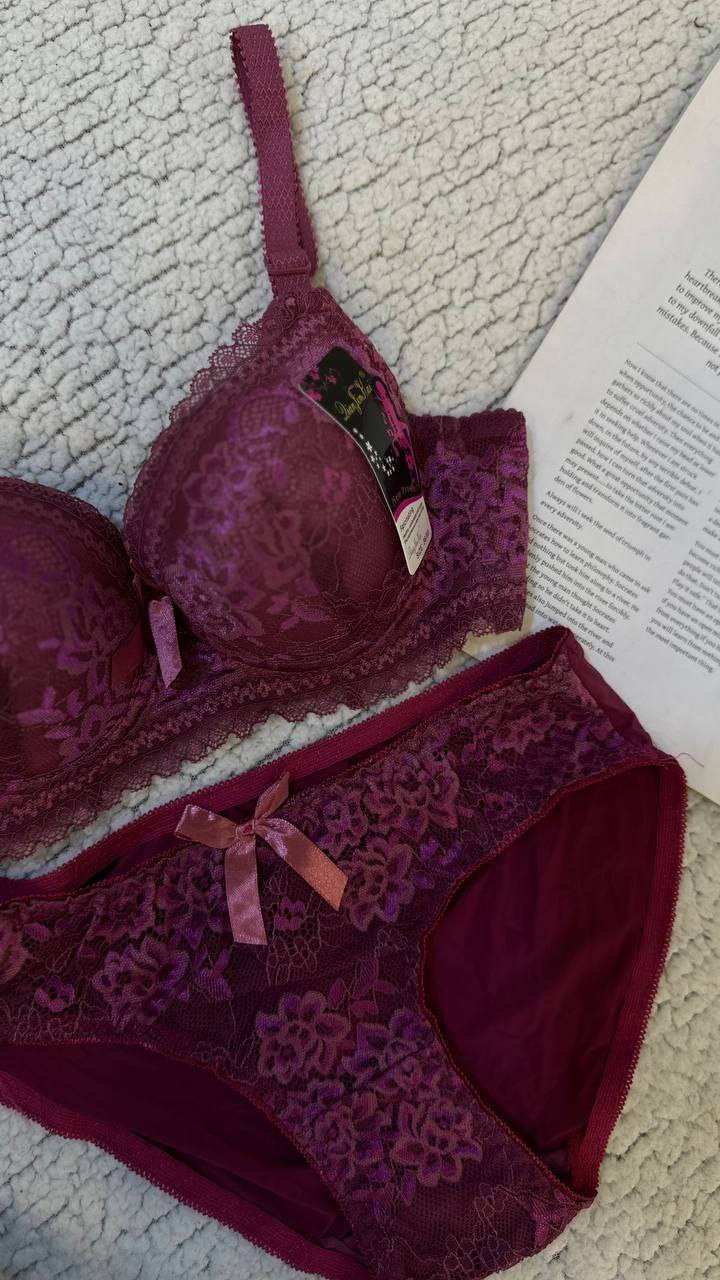 #جديدنا لاينتهي👙
سيت ملابس داخلي نسائي👙
لانجري طقم (ستيان + أندر ) 
درجة اولى…كوني مميزه
باختياريك موديلات جديدة
وجميلة 💞
حمالة دبل اسفنج عظم 
كوالتي عالي وخامة راقية✔️
✨ تركي درجه اولى 💯🇹🇷
✨مريح جدا بالبس  
✨وتسمح بمرور الهواء 
كل الألوان متوفرة 😍 🔥🔥
افتحو الصور واستمتعو بالألوان.         والخامة تحححفة 😍
والقياسات /36-38.


**إذا كنت صاحب هذا الإعلان وتريد حذفه لأي سبب، رجاءا أرسل رسالة إلى الدعم الفني**