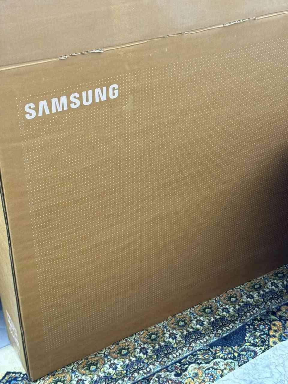 شاشة سامسونك حجم ٥٠ بالكارتون جديدة ما مستعملة ابدا ولامطلعيها من الكارتون اريدها ب ٤٥٠ الف 
مكاني بغداد البياع
***********
