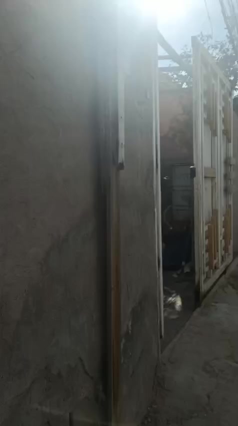 السلام عليكم بيت للبيع مساحه 245 متر سند 25 كربلاء طوريج الحولي شارع المحامي رائد الخزاعي يحتوي على أربع غرف نوم طابقين الواجهه 10 متر يبعد عن الشارع العام 60 متر للاستفسار الاتصال على الرقم ***********
