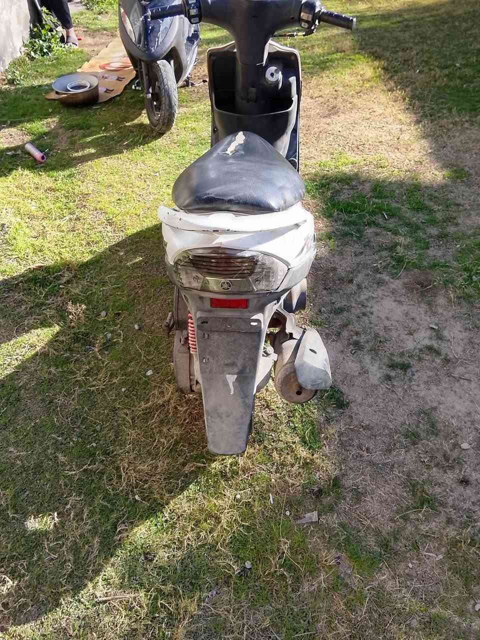 سلام عليكم دراجه ماكس للبيع دراجه صارله أقل من اربع اشهر نازله من رنبه الدراجه مكفوله كفاله عامه اوراق أصولي السعر ٨٠٠ وبيه مجال قليل المكان الدوره هور رجب 
الرقم الهاتف ***********
