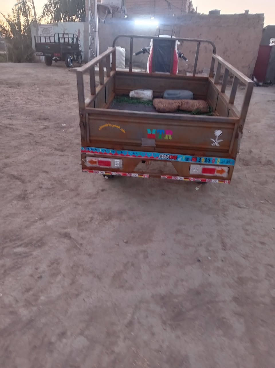 سلام عليكم ستوته لبيع مديل 14اوراق اصولي مداور من الوكيل مكفول من لحيم اوخياس  كهربائيات جدد نكره سلف تايرات جدد السعر 1350اوبيه مجال لشراي الشراي يتصل ***********
مكان مشخاب بسوك شعلان
