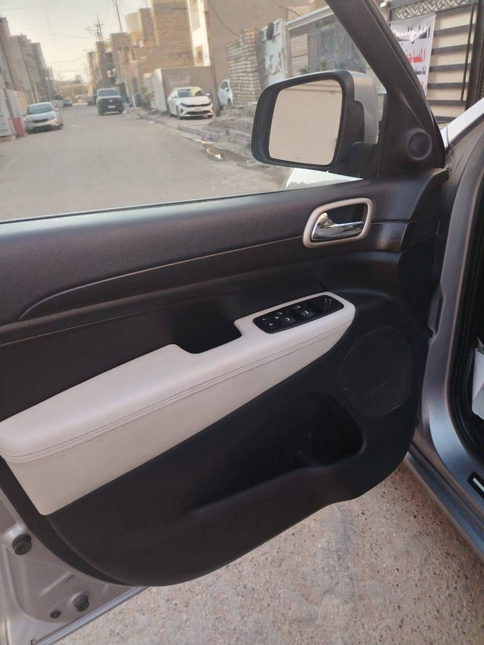 جيب جديدة لاريدو2015 بصمه كشن كهربائي رقم بغداد وارد أمريكي داخله كلين بدون حادث فقط دعاميه اماميه سيارة جديدة معنه الكلمه نصبتهه كلش حلوة داخل احله تخم تاير جديد قبل شهر شدينا كير طيارة مكينه وكير بلاد بدون فتح بدون بارد بدون شخص بيع أو مراوس  العنوان بغداد الكرخ حي الجهاد *********** السعر ٢٠٥ بل عافيه لي ياخذهه
