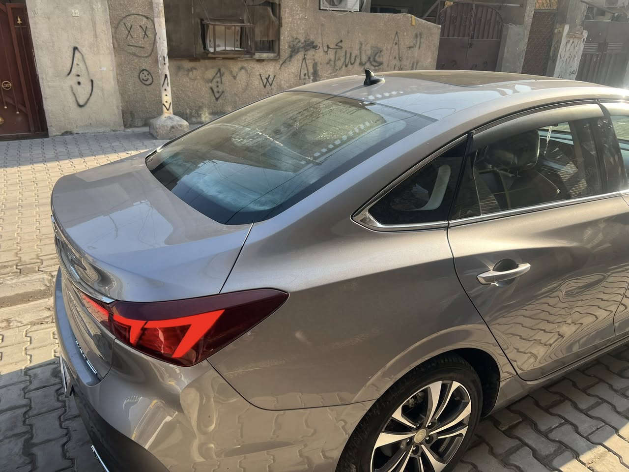 ايدو بلابس ٢٠٢٣
للبيع 
ماشية ٨٩٣٤٧
سيارة حرة ما عليها اقساط 
محرك ١٥٠٠ تيربو 
بيها طخه بل باب اليمين ترجع بارد
قطره صبغ مابيها 
فول مواصفات 
فتحة 
كشنات جلد 
شاشه
رادار 
كامرات ٣٦٠ 
حساسات 
قيادة ذاتيه 
كشنات تبريد 
السيارة خير من الله 
السعر ١٣٣
مكاني بغداد المنصور 
***********
