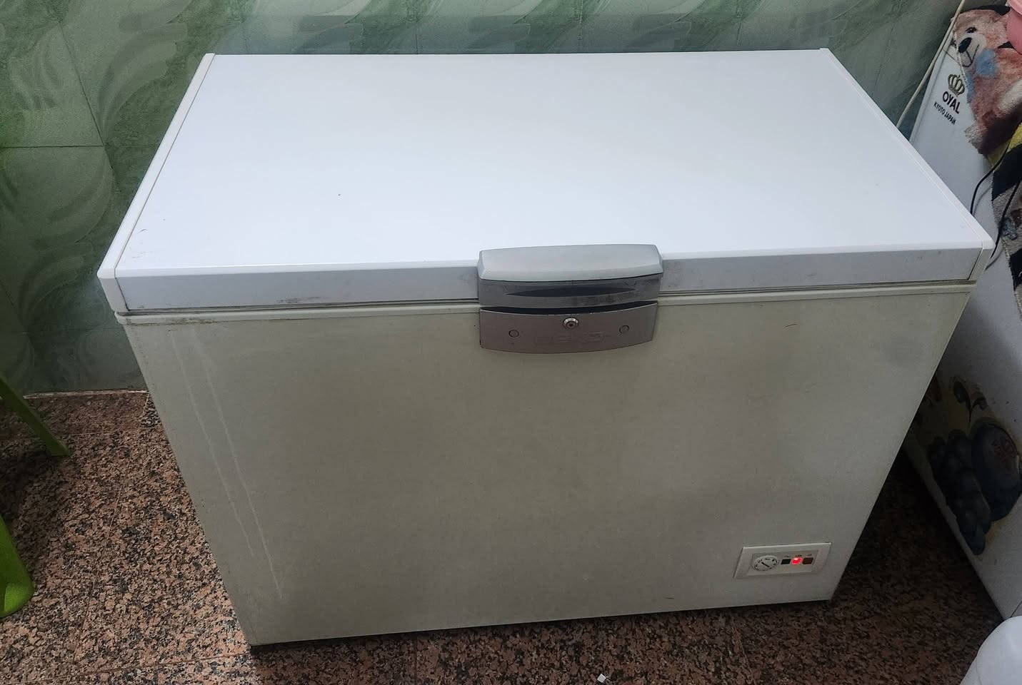 مجمده beko تركي ....حجم 14 قدم
فقط فريزر عاطل ومبدل جديد بمكانه......سعرها 175 الف وبيها مجال
تصلح للمحلات التجارية وتخزين المواد الغذائية 
للتواصل على رقم***********
